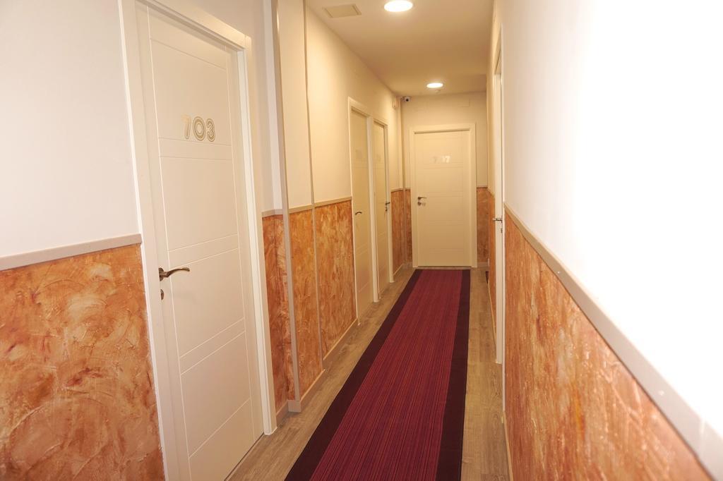 Hostel MuchoMadryt Zewnętrze zdjęcie