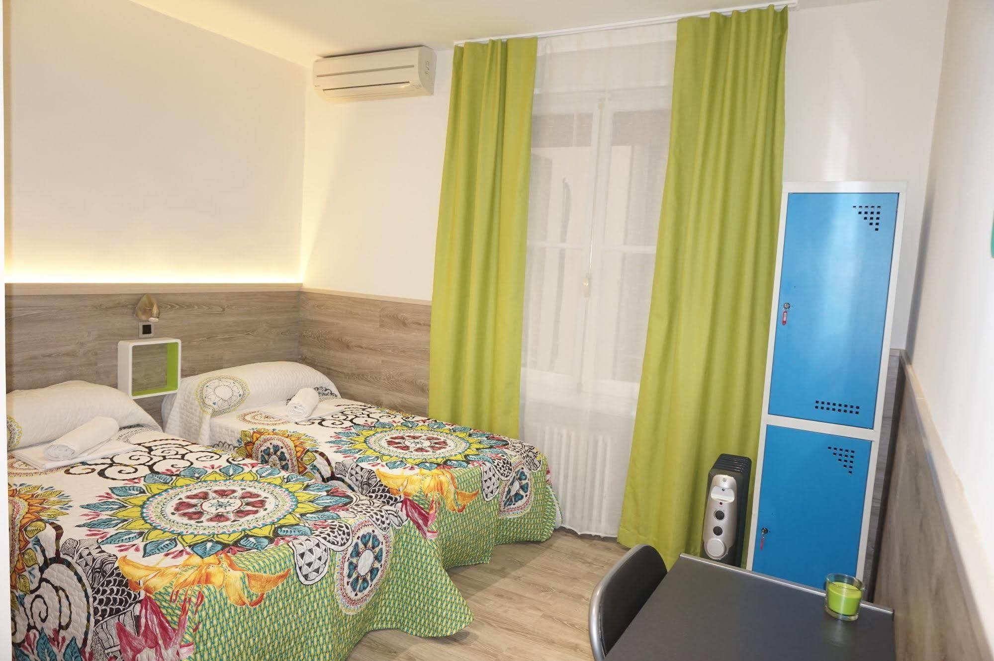 Hostel MuchoMadryt Zewnętrze zdjęcie