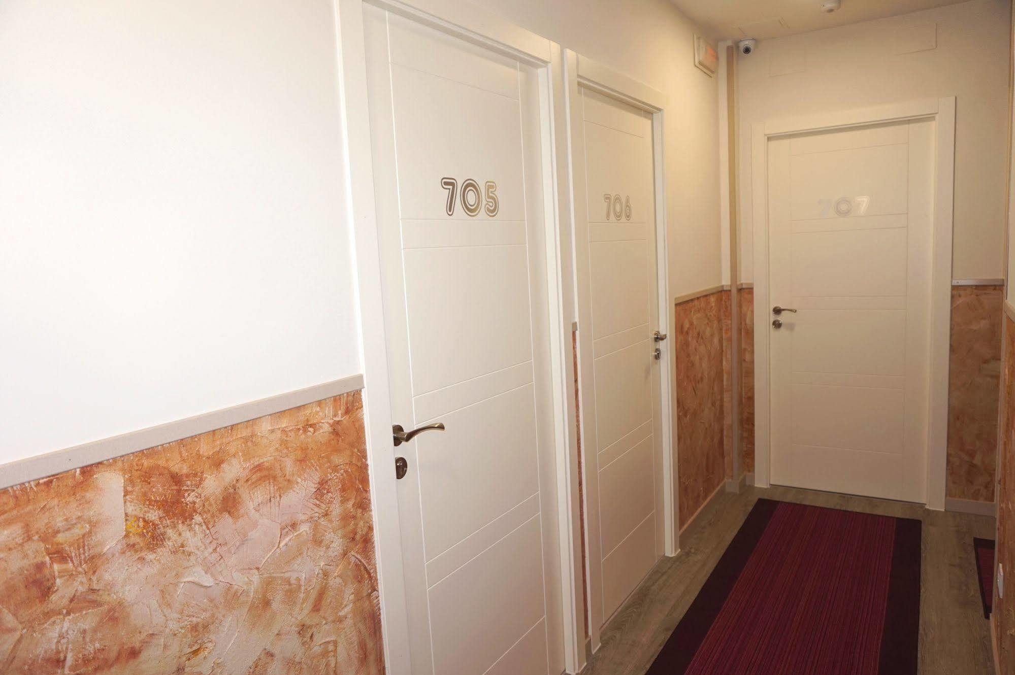 Hostel MuchoMadryt Zewnętrze zdjęcie