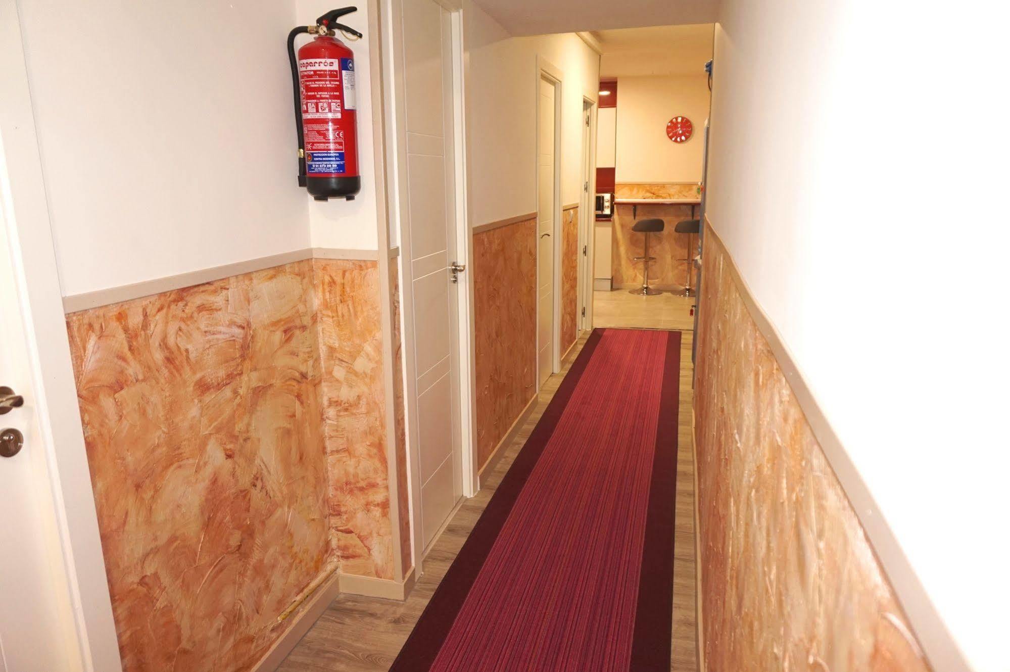 Hostel MuchoMadryt Zewnętrze zdjęcie